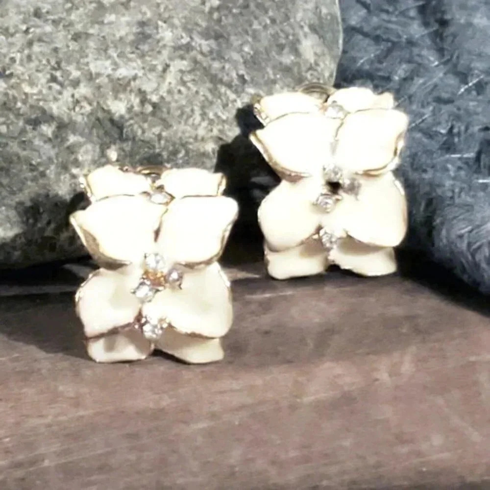 Glossy Winter White Enamel Tropical Flowers Austrian Crystal Gold Tone Earrings